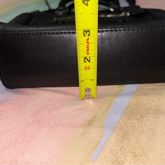 Coach F 48894 Mini Tanner crossbody bags in black - Picture 8 of 10